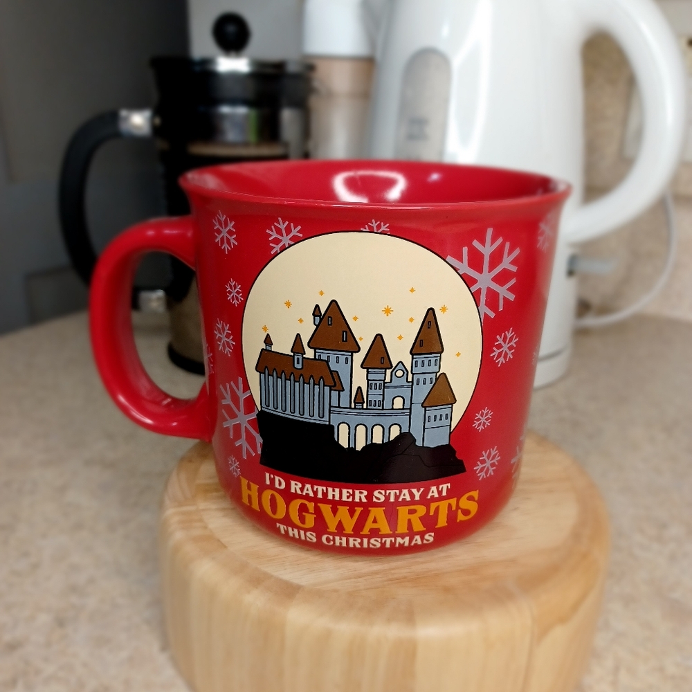 Red Hogwarts Christmas Mug